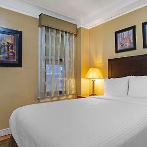 Penthouse Apartment Queen Bed